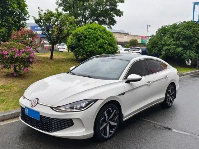 Фотография автомобиля — Volkswagen Lamando