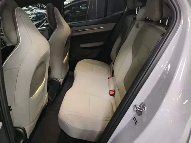 Volvo EX30 — Фото автомобиля 16