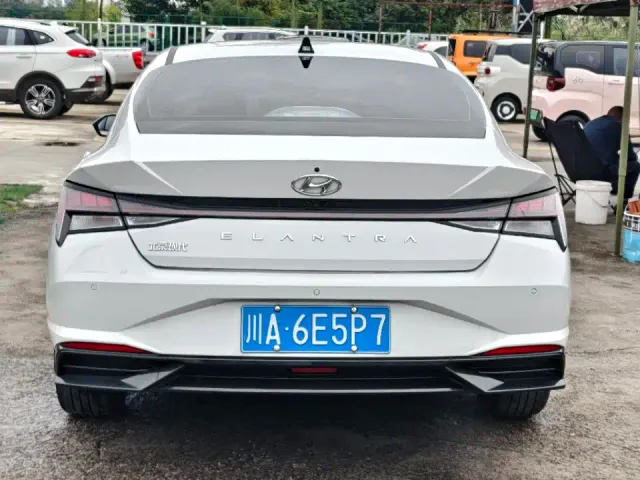Hyundai Elantra — Фото автомобиля 11