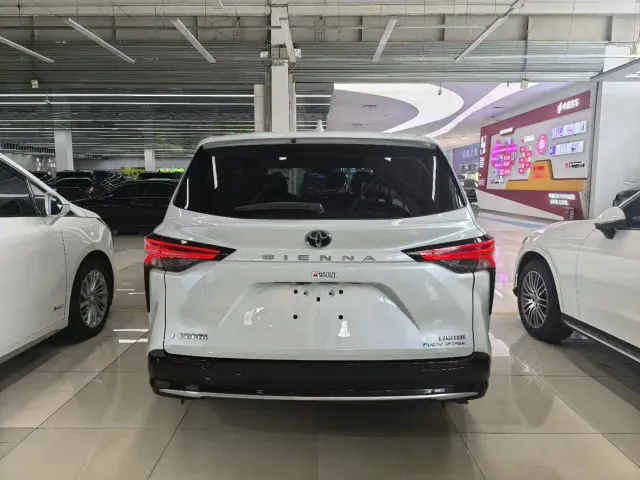 Toyota Sienna — Фото автомобиля 8