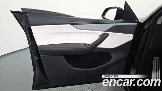 Tesla Model Y — Фото автомобиля 13