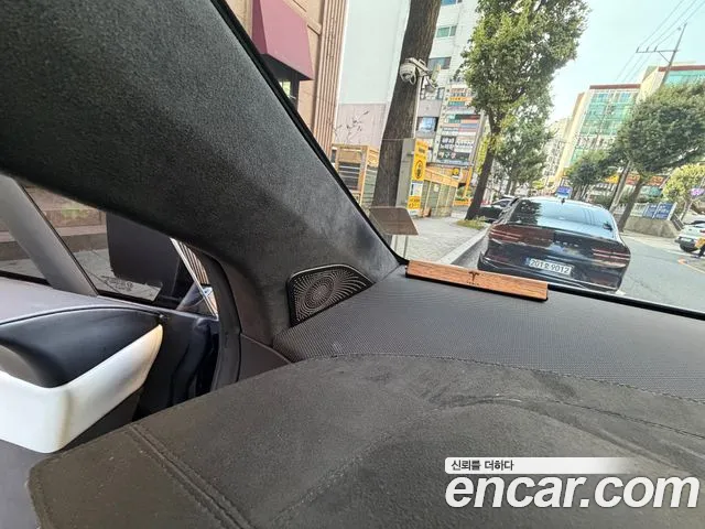 Tesla Model X — Фото автомобиля 16