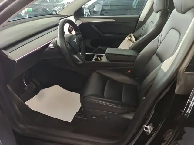 Tesla Model Y — Фото автомобиля 14