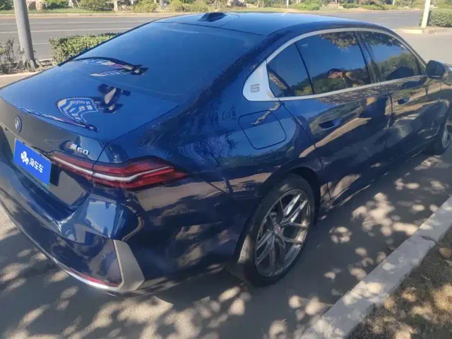 BMW i5 — Фото автомобиля 3