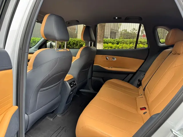 Geely Galaxy Starship 7 EM-i — Фото автомобиля 6