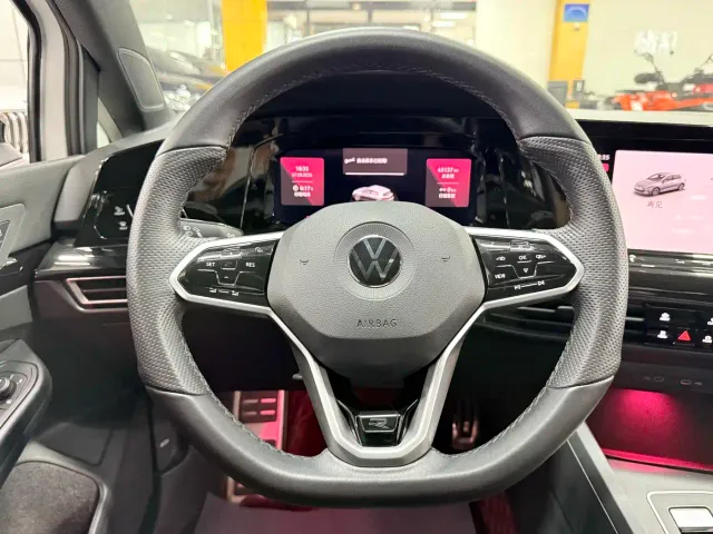 Volkswagen Golf — Фото автомобиля 14