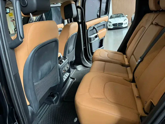 Land Rover Defender — Фото автомобиля 8