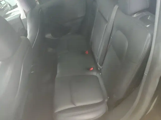 Tesla Model Y — Фото автомобиля 16