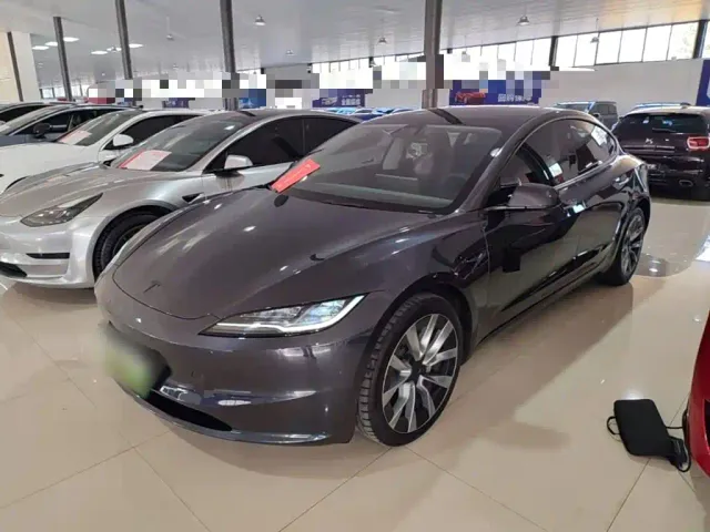 Фотография автомобиля — Tesla Model 3