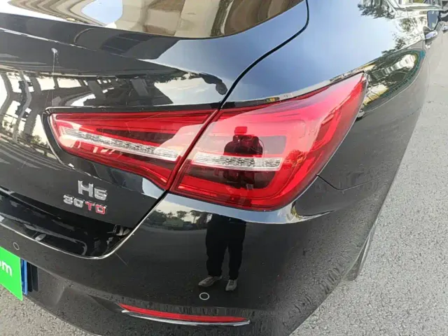 Hongqi H5 — Фото автомобиля 7