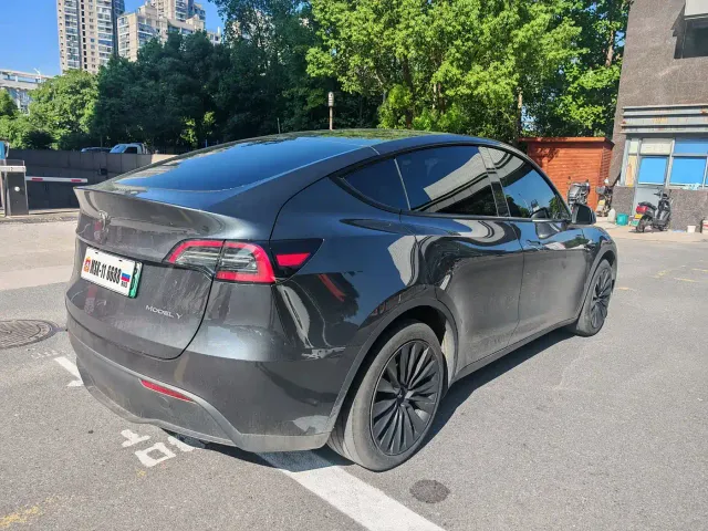 Tesla Model Y — Фото автомобиля 5
