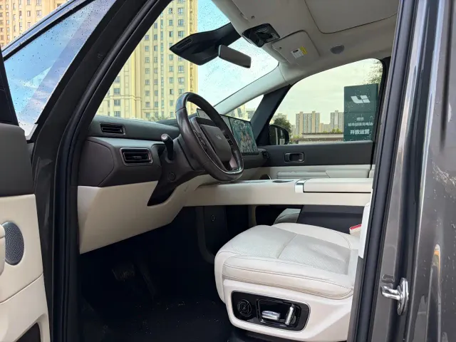 Li Auto MEGA — Фото автомобиля 4