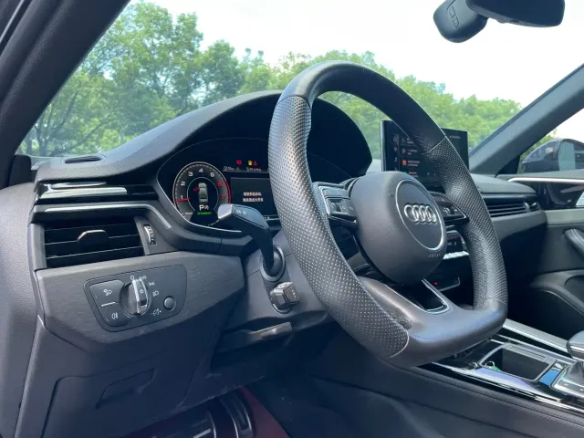 Audi A4L — Фото автомобиля 5
