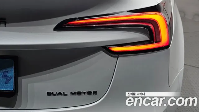 Tesla Model 3 — Фото автомобиля 8