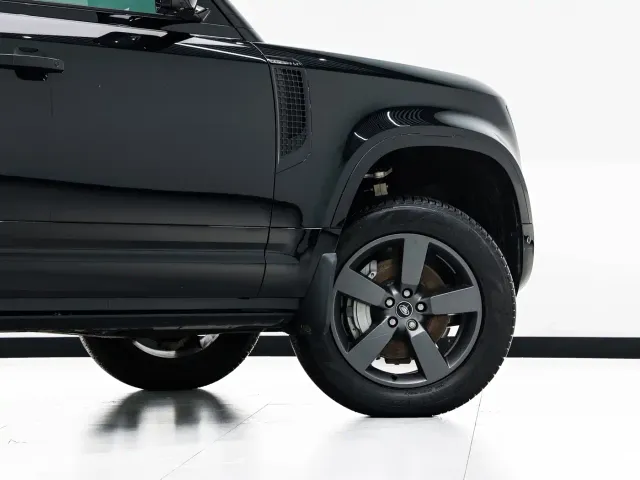 Land Rover Defender — Фото автомобиля 22