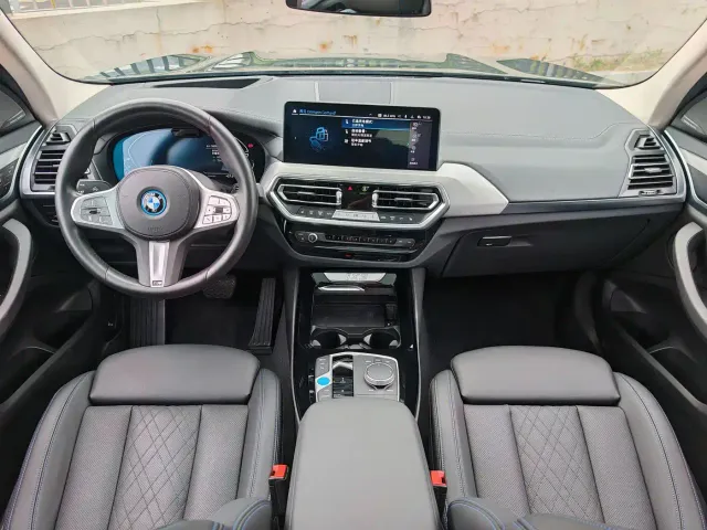 BMW iX3 — Фото автомобиля 16