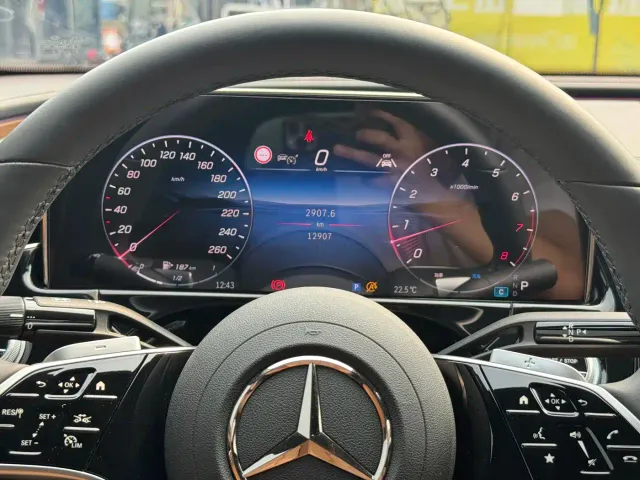 Mercedes-Benz E-Class — Фото автомобиля 12