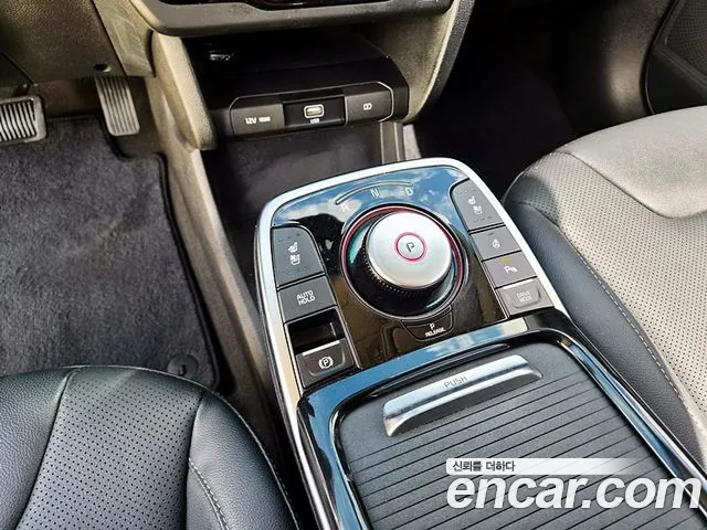 Kia Niro — Фото автомобиля 19