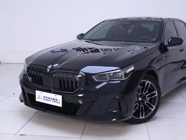 BMW 5 Series — Фото автомобиля 3