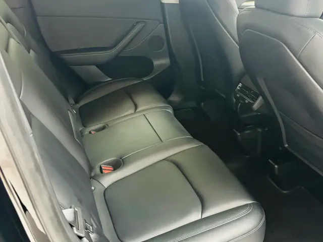 Tesla Model Y — Фото автомобиля 9