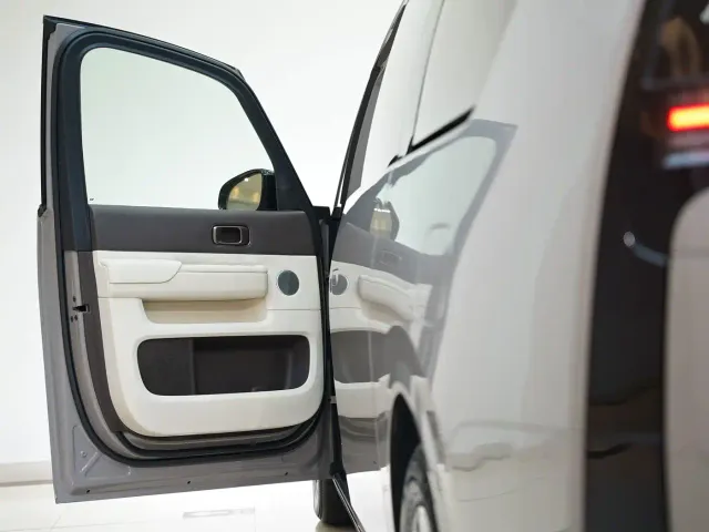 Li Auto MEGA — Фото автомобиля 10
