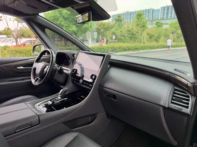 Toyota Alphard — Фото автомобиля 6
