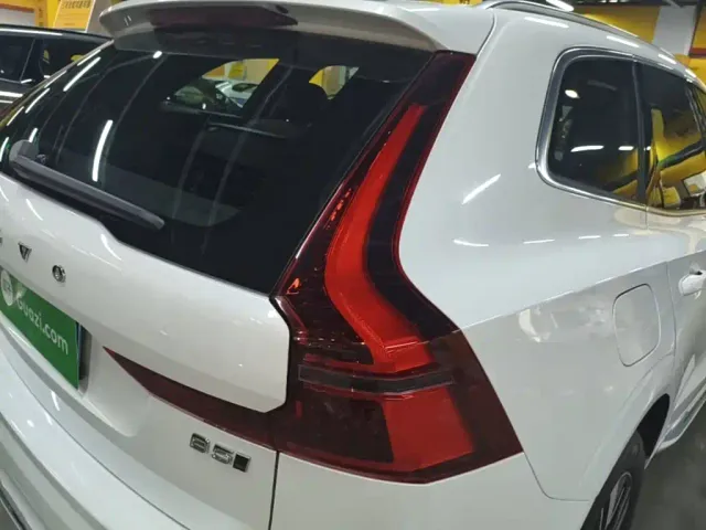 Volvo XC60 — Фото автомобиля 7
