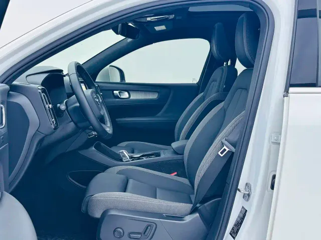 Volvo XC40 — Фото автомобиля 8