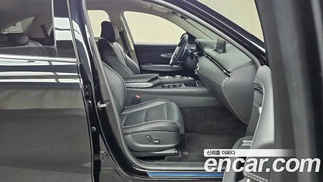 Genesis GV70 — Фото автомобиля 16