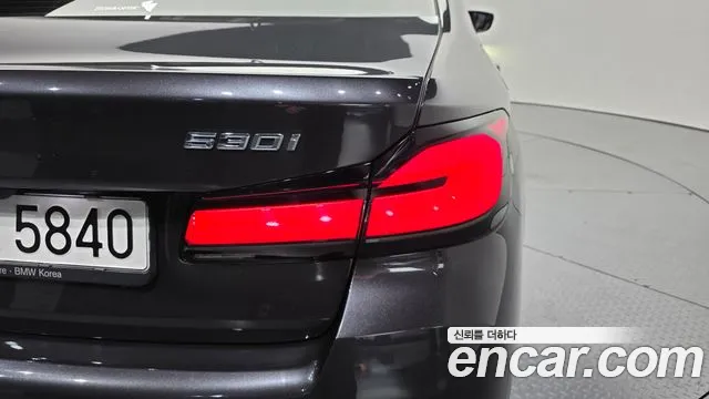 BMW 5-Series — Фото автомобиля 19