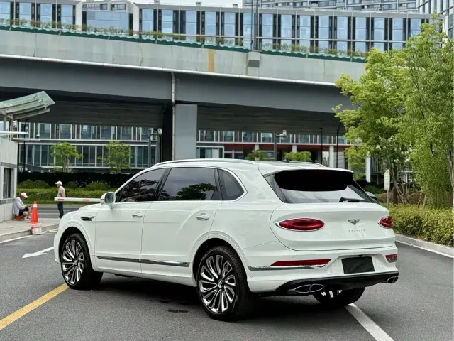 Bentley Bentayga — Фото автомобиля 9