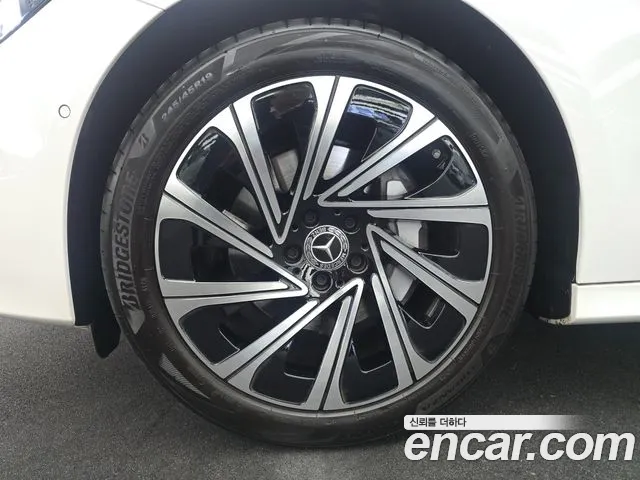Mercedes-Benz E-Class — Фото автомобиля 5