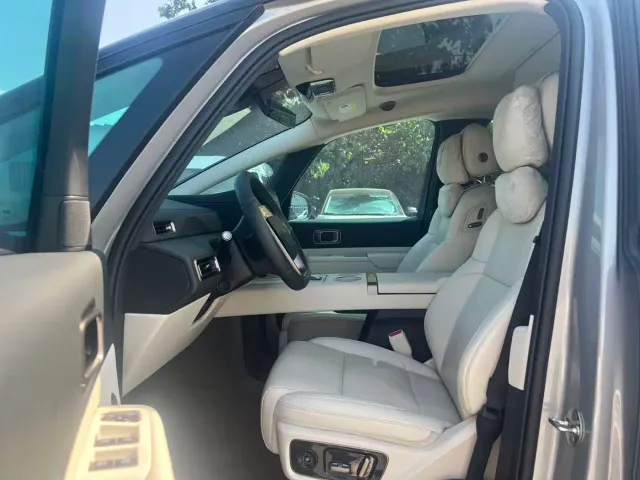 Li Auto MEGA — Фото автомобиля 4