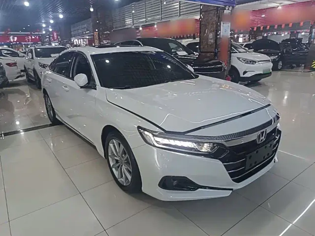 Honda Accord — Фото автомобиля 3