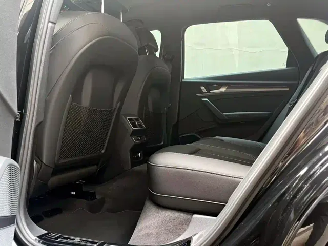 Audi Q5L — Фото автомобиля 10