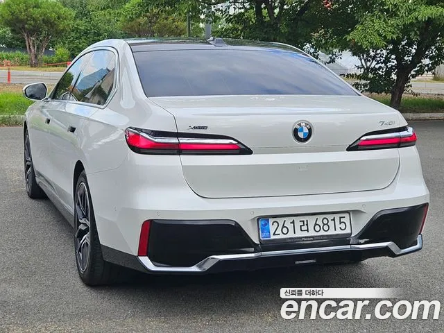 BMW 7-Series 7 серия (G70) 740i xDrive M Sport — Фото автомобиля 5