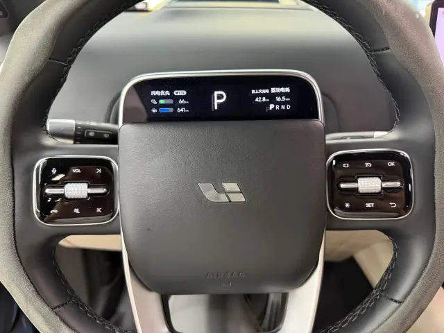 Li Auto L8 — Фото автомобиля 13