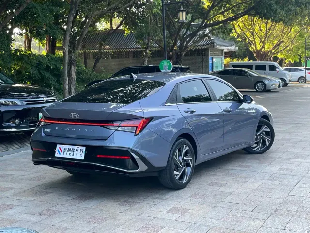 Hyundai Elantra — Фото автомобиля 3