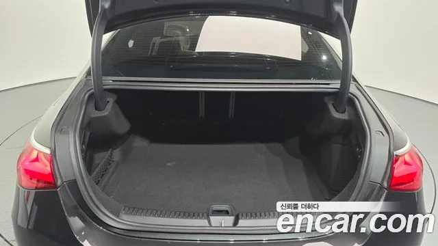 Mercedes-Benz E-Class — Фото автомобиля 20