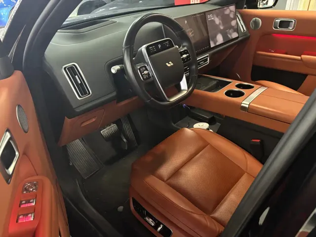 Li Auto L8 — Фото автомобиля 4
