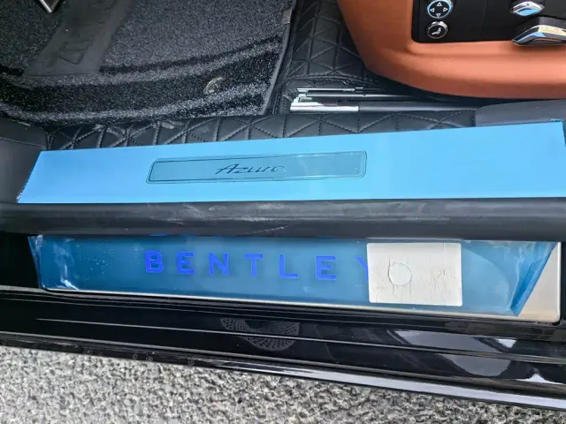 Bentley Flying Spur — Фото автомобиля 21