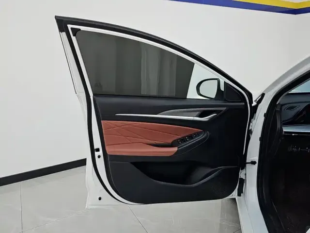 Changan Eado — Фото автомобиля 7