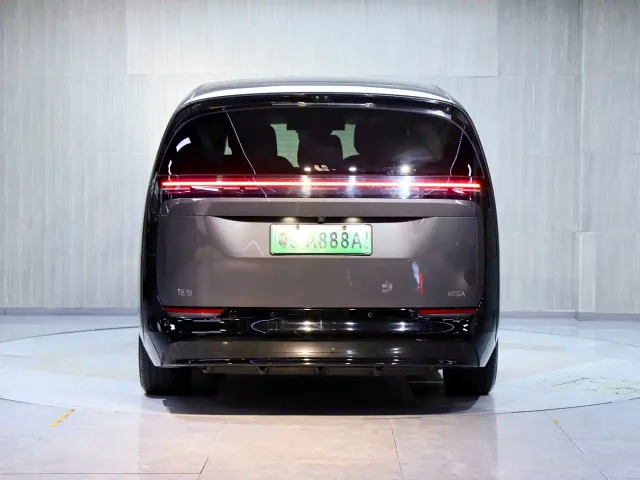 Li Auto MEGA — Фото автомобиля 8
