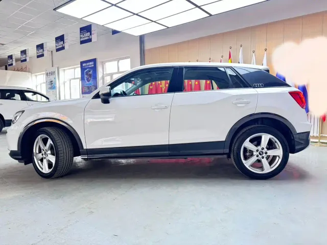 Audi Q2L — Фото автомобиля 6