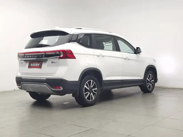 Forthing T5 — Фото автомобиля 2