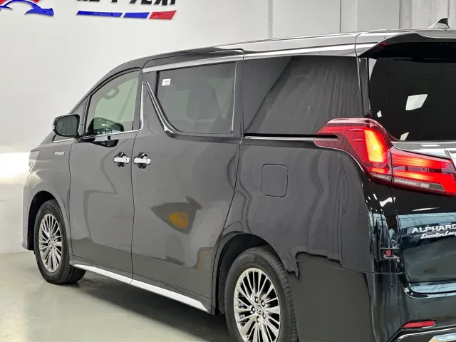 Toyota Alphard — Фото автомобиля 12