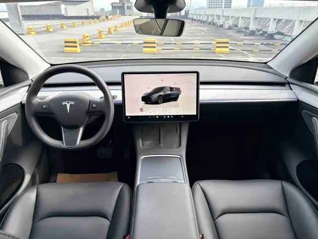 Tesla Model Y — Фото автомобиля 8