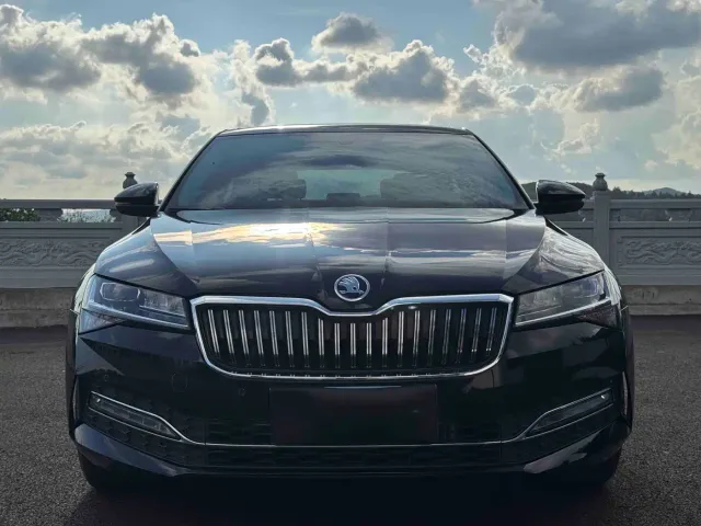 Skoda Superb — Фото автомобиля 2