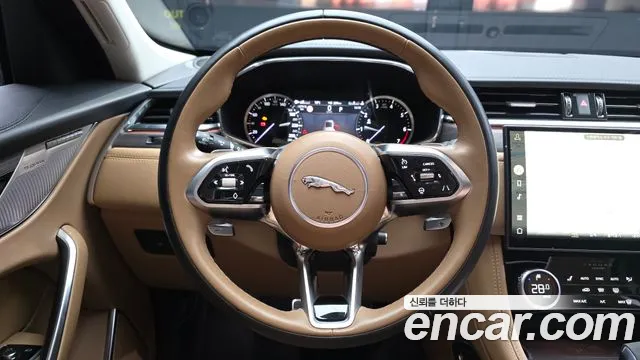 Jaguar F-PACE — Фото автомобиля 13