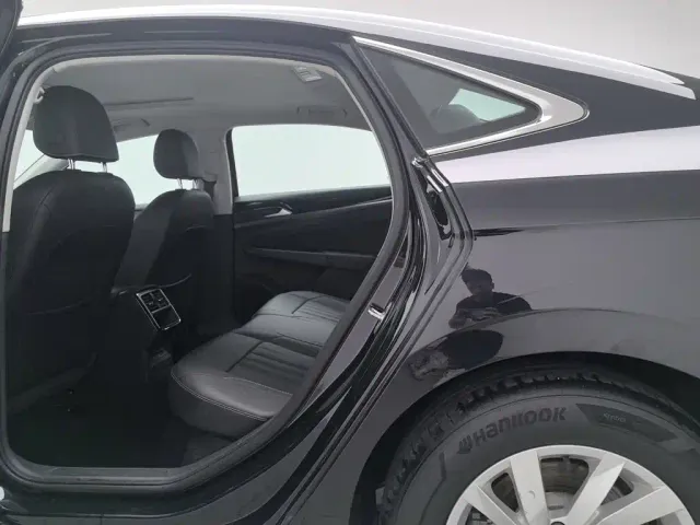 Volkswagen Passat — Фото автомобиля 15